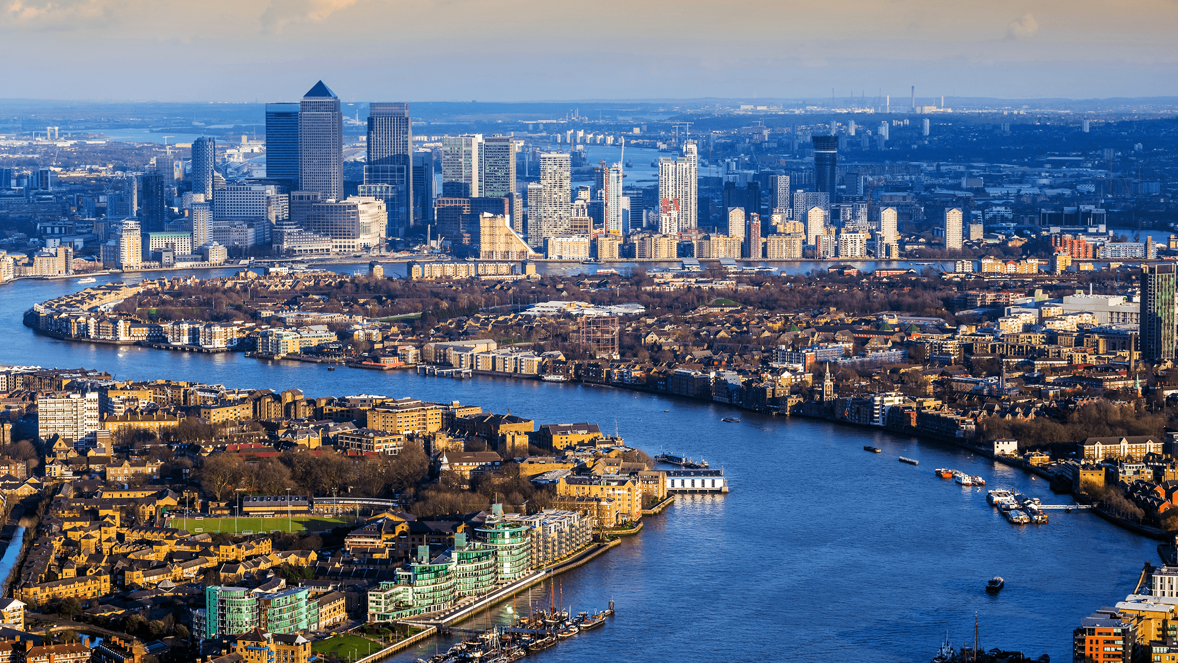 An image of the east end of London featuring Canary Wharf